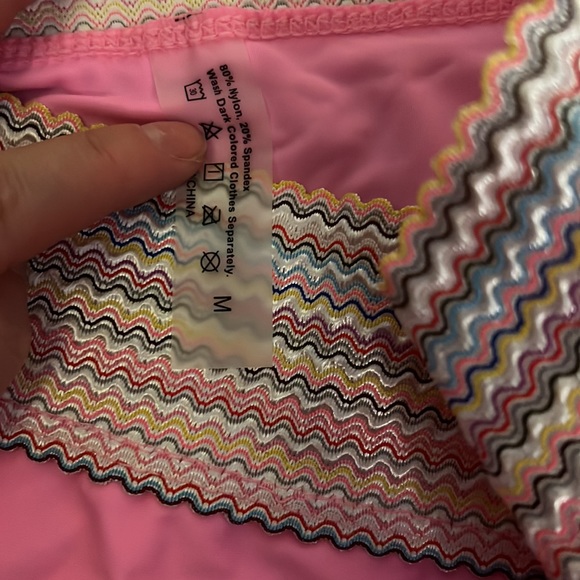 Bikini - Picture 3 of 4